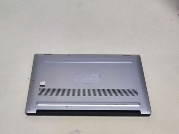 Мобільна робоча станція Dell XPS 15 9550 / 15.6" (1920x1080) IPS / Intel Core i5-6300HQ (4 ядра по 2.3 - 3.2 GHz) / 12 GB DDR4 / 256 GB SSD / nVidia GeForce GTX 960M, 2 GB GDDR5, 128-bit / WebCam б/в | Зображення 5