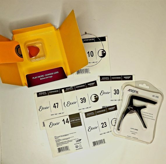 Струны для Акустической Гитары калибр 10 / 47, Каподастр + набор медиаторов 6 шт | Зображення 3