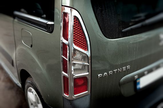 Накладка на стопи Кутові (2шт, пласт) для Peugeot Partner Tepee 2008-2018рр