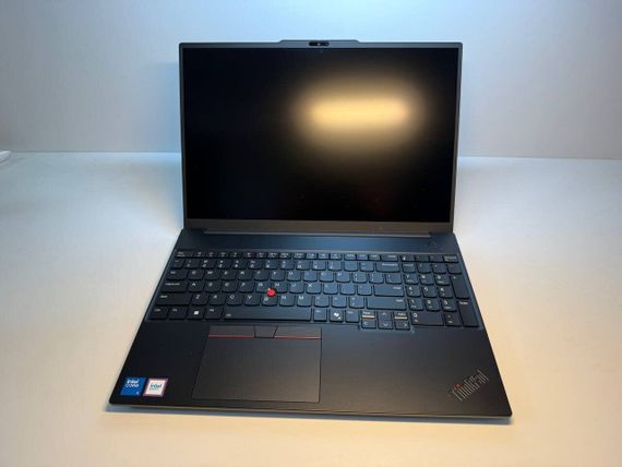 Ноутбук Б-клас Lenovo ThinkPad E16 Gen 3 / 16" (1920x1200) IPS Touch / Intel Core 5 210H (8 (12) ядер по 1.6 - 4.8 GHz) / 16 GB DDR5 / 512 GB SSD / Intel Graphics / WebCam | Зображення 1