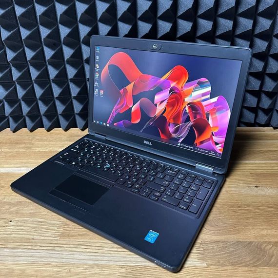 Ноутбук Б-клас Dell Latitude E5550 / 15.6" (1920x1080) TN / Intel Core i5-5300U (2 (4) ядра по 2.3 - 2.9 GHz) / 8 GB DDR3 / 128 GB SSD / nVidia GeForce 830M, 2 GB DDR3, 64-bit / WebCam / Win 10 б/в | Зображення 3