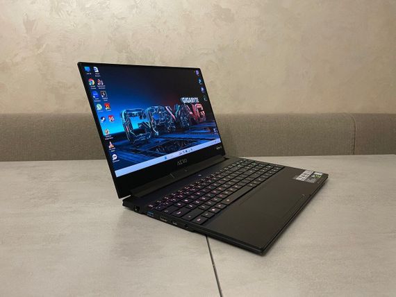 Игровой ноутбук Gigabyte Aero 15XV8 / 15.6" (3840x2160) IPS / Intel Core i7-8750H (6 (12) ядер по 2.2 - 4.1 GHz) / 16 GB DDR4 / 512 GB SSD M.2 / nVidia GeForce GTX 1070, 8 GB GDDR5, 256-bit / WebCam б/у | Зображення 3