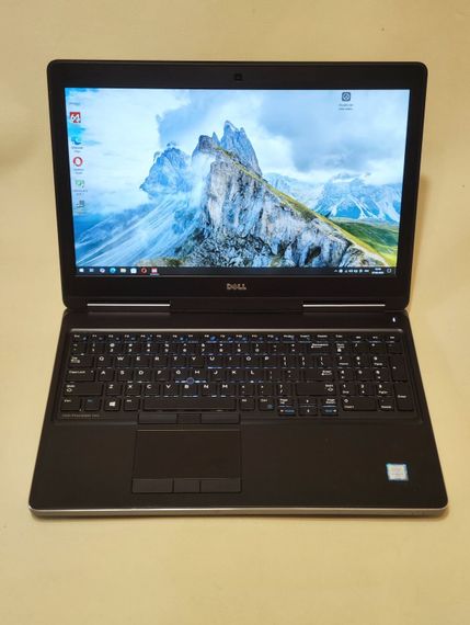 Мобильная рабочая станция Б-класс Dell Precision 7510 / 15.6" (1920x1080) IPS / Intel Core i7-6820HQ (4 (8) ядра по 2.7 - 3.6 GHz) / 16 GB DDR4 / 256 GB SSD / nVidia Quadro M2000M, 4 GB GDDR5, 128-bit / WebCam б/у | Зображення 1