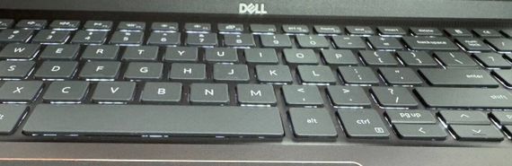 Ігровий ультрабук Dell Vostro 7500 / 15.6" (1920x1080) IPS / Intel Core i7-10750H (6 (12) ядер по 2.6 - 5.0 GHz) / 16 GB DDR4 / 256 GB SSD / nVidia GeForce GTX 1650, 4 GB GDDR6, 128-bit / WebCam б/в | Зображення 8