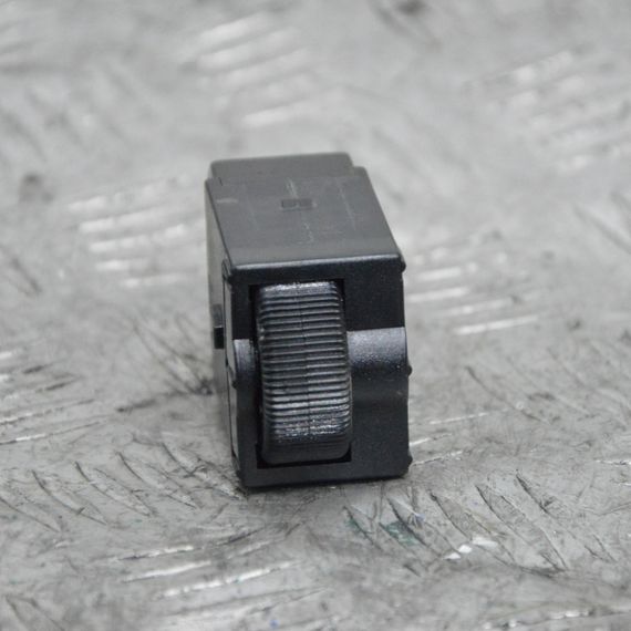 Кнопка регулювання підсвічування щитка приладів Mitsubishi Carisma 1995-2004 Мітсубісі Каризма MR114072 LK04000900