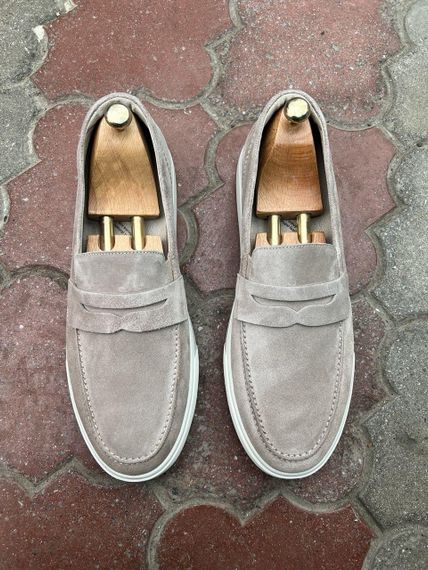 Мужские замшевые лоферы бежевого цвета 40 размера | Зображення 3