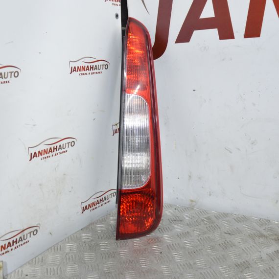 Ліхтар задній правий Ford Focus C-Max 2003-2010 фонар фара стоп Форд Фокус С-Макс 3M5113A602AA / 3M51-13A602-AA
