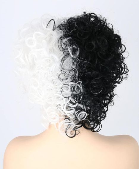 Короткий женский кудрявый парик Круэлла Де Виль Черно-белый, термостойкий, на Хэллоуин, косплей, корпоратив | Зображення 2