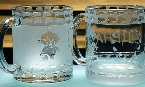 Парні чашки 320 мл для хрещеного та хрещеної з гравіюванням подарунок на хрестини подарункові кружки | Зображення 1