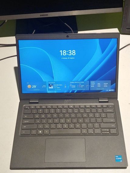 Ноутбук Б-клас Dell Latitude 3420/14" (1366x768) TN / Intel Core i5-1135G7 (4(8) ядра по 2.4 - 4.2 GHz) /  8 GB DDR4 / 256 GB SSD M.2 / Intel Iris Xe Graphics / WebCam / USB 3.2 / HDMI / Windows 10 ліцензія б/в | Зображення 1