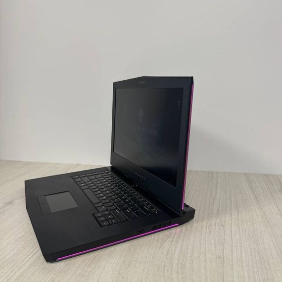 Ігровий ноутбук Dell Alienware 15 R3 / 15.6" (1920x1080) IPS / Intel Core i5-6440HQ (4 ядра по 2.6 - 3.5 GHz) / 8 GB DDR4 / 256 GB SSD / nVidia GeForce GTX 1060, 6 GB GDDR5, 192-bit / WebCam б/в | Зображення 4