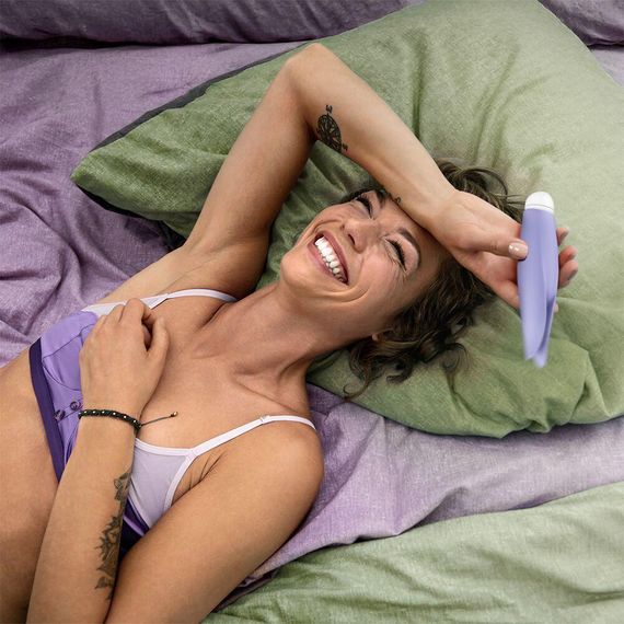 Вібратор з пелюстками Fun Factory VOLITA purple, компактний, дуже тихий, на батарейках Sex Aura | Зображення 7