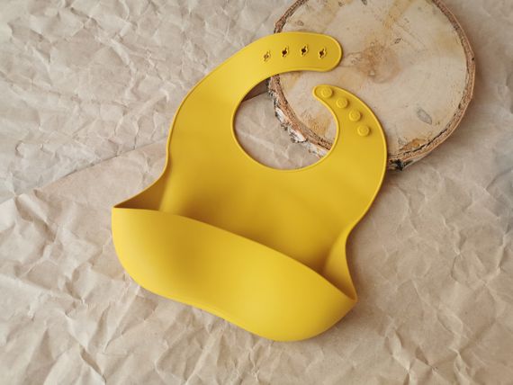 Набір дитячого силіконового посуду для першого прикорму тарілка на присоску слинявчик із кишенею | Зображення 1
