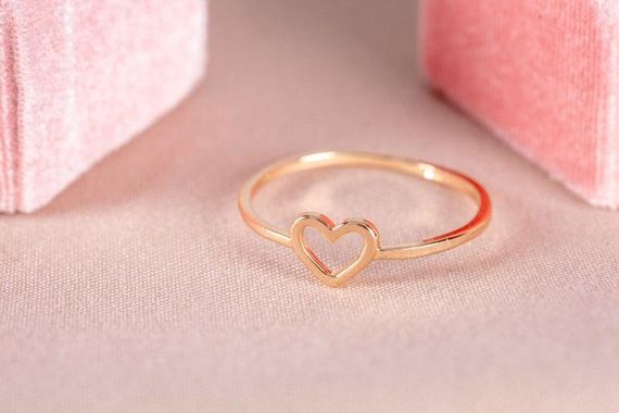 Кольцо из желтого золота с сердечком 15 | Зображення 4