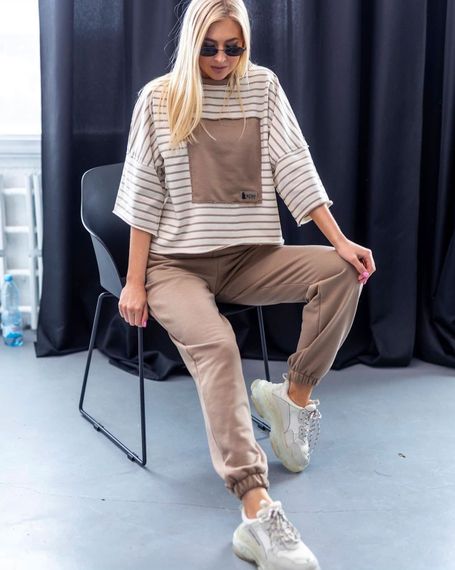 Женский летний споривный костюм штаны и футболка в полоску  GF1712 цвет капучино размер 46/48 | Зображення 1