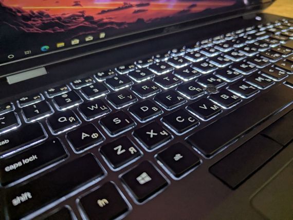 Ультрабук Dell Latitude 5501 / 15.6" (1920x1080) IPS / Intel Core i5-9400H (4 (8) ядра по 2.5 - 4.3 GHz) / 8 GB DDR4 / 256 GB SSD / Intel UHD Graphics 630 / HDMI / Windows 10 б/в + Подарунок Бездротова миша / USB | Зображення 5