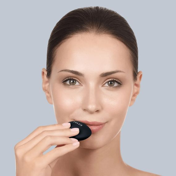 Пристрій для збільшення обʼєму губ GESKE Lip Volumizer&Booster 4в1 Small white, Чорний | Зображення 3