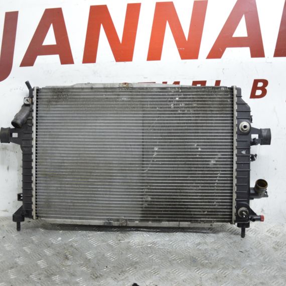 Радіатор охолодження двигуна АКПП 1.9 CDTI Opel Zafira B 2004-2011 Радіатор мотора Опель Зафіра Б | Зображення 1