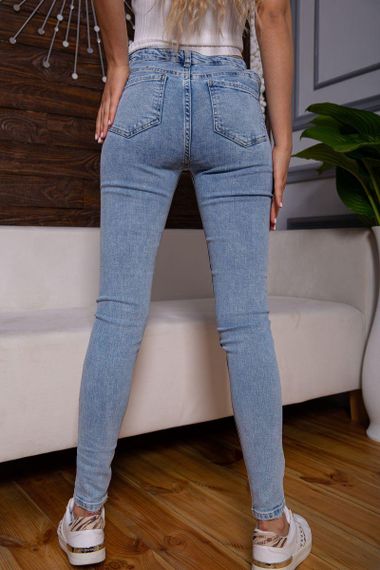 Женские джинсы скинни голубого цвета 198R33-78-003-1 | Зображення 4