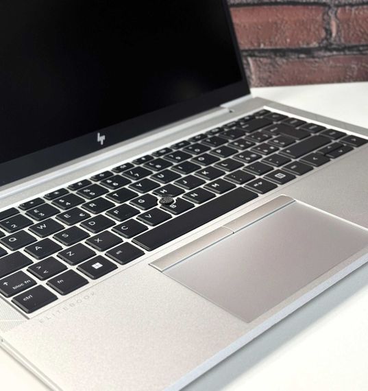 Ультрабук HP EliteBook 840 Aero G8 / 14" (1920x1080) IPS / Intel Core i5-1145G7 (4 (8) ядра по 4.4 GHz) / 16 GB DDR4 / 256 GB SSD M.2 / Intel Iris Xe Graphics / WebCam б/у | Зображення 2