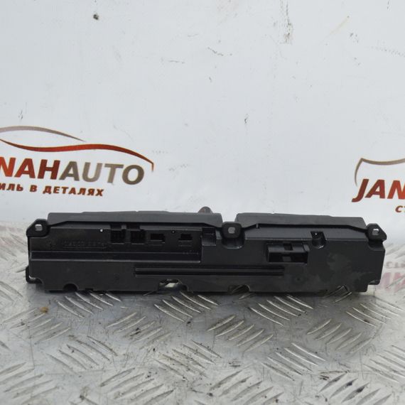 Блок кнопок центральної консолі Mercedes C-Class W203 кнопки передньої панелі Мерседес Ц-Клас 2038218458 | Зображення 1