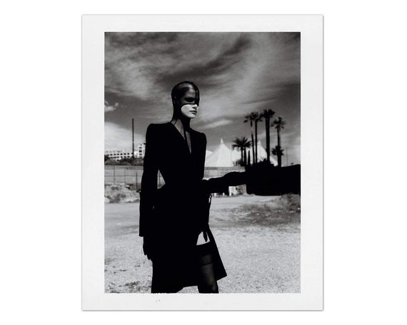Лучшие фотографы мира книга с работами Хельмута Ньютона Helmut Newton "Polaroids" Taschen книги для фотографов | Зображення 5