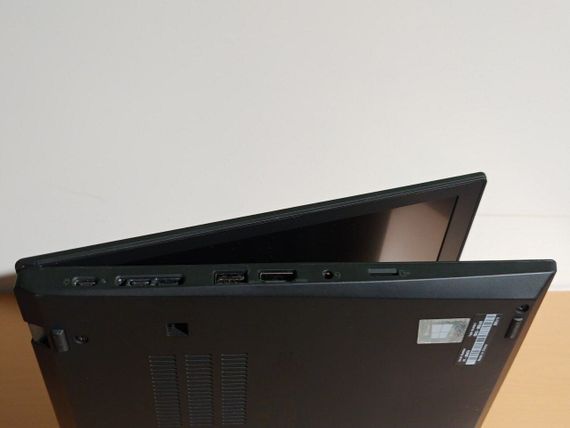 Ультрабук Б-класс Lenovo ThinkPad T14 Gen1 / 14" (1920x1080) IPS Touch / AMD Ryzen 5 Pro 4650U (6 (12) ядра по 2.1 - 4.0 GHz) / 16 GB DDR4 / 120 GB SSD / AMD Radeon RX Vega 6 / WebCam б/у | Зображення 6