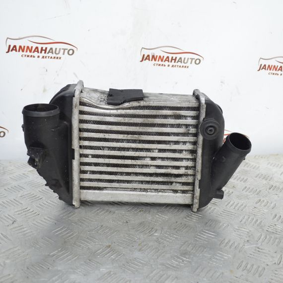 Радіатор інтеркулера 2.5 TDI Audi A4 лівий радіатор інтеркулера Ауді А4 8E0145805P