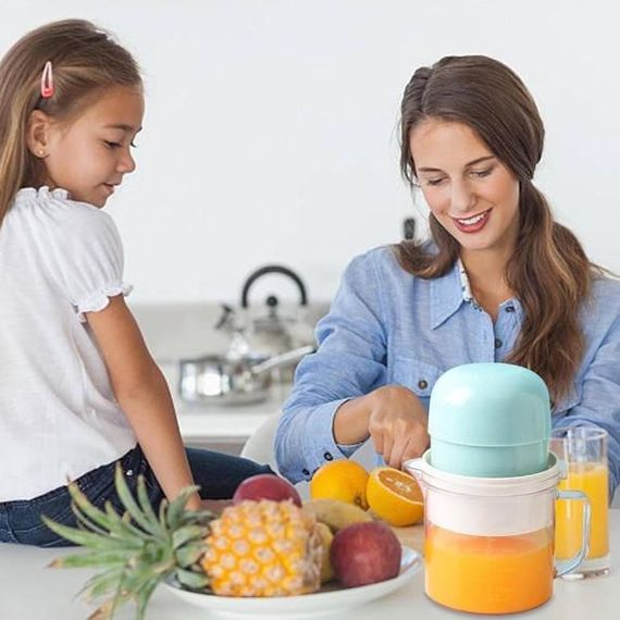 Соковыжималка ручная с чашкой Голубая