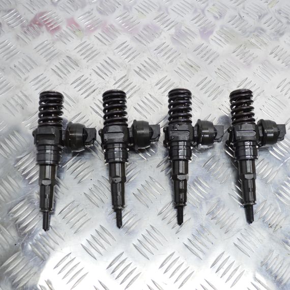 Насос форсунка Volkswagen 1.9 TDI Golf Passat Polo T5 Фольксваген Гольф Пассат BOSCH 038130073AG 0414720215