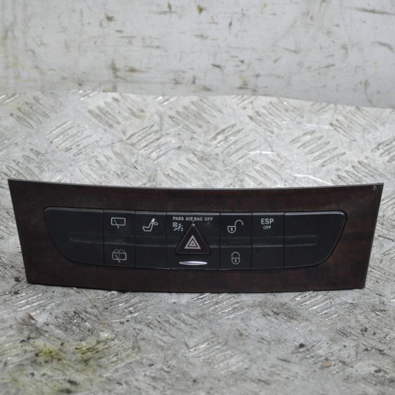 Блок кнопок на торпедо Mercedes-Benz E-Class W211 2004-2009 Чейнджер ченджер Мерседес в211 2118213779