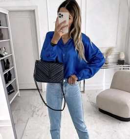 Женская шелковая блуза-рубашка длинная в стиле оверсайз MI544 цвет синий, размер 42/46