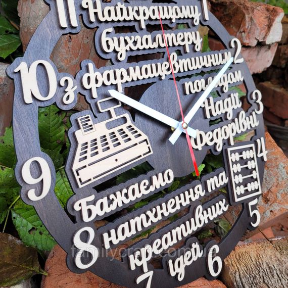Настенные часы бухгалтеру, фармацевту, подарок на праздник, именные деревянные часы, бесшумные, 35 см | Зображення 1