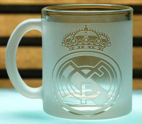 Стеклянная чашка 320 мл Реал Мадрид Real Madrid с гравировкой подарок для фаната футбольная кружка