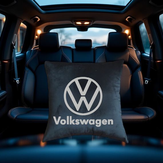 Авто Подушка з вишивкою логотипу марки Volkswagen фольцваген чорний автомобілісту 00054