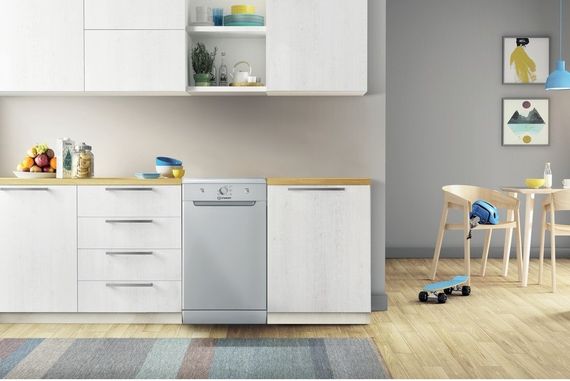 Посудомоечная машина Indesit DSCFE1B10SRU | Зображення 1
