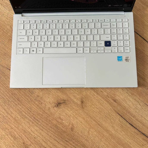 Ноутбук Samsung  White 15,6" FHD OLED i7 10510U 16Gb SSD 256Gb Б/В | Зображення 5