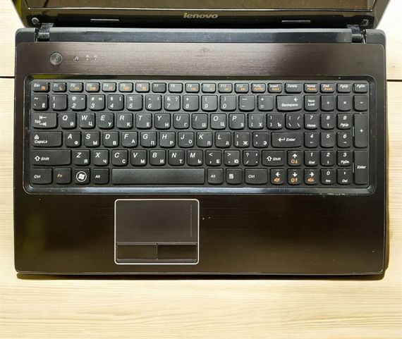 Ноутбук Lenovo G570 / 15.6" (1366x768) TN / Intel Core i3-2350M (2 (4) ядра по 2.3 GHz) / 4 GB DDR3 / 120 GB SSD / AMD Radeon HD 6370M, 1 GB GDDR3, 128-bit / WebCam б/в | Зображення 2