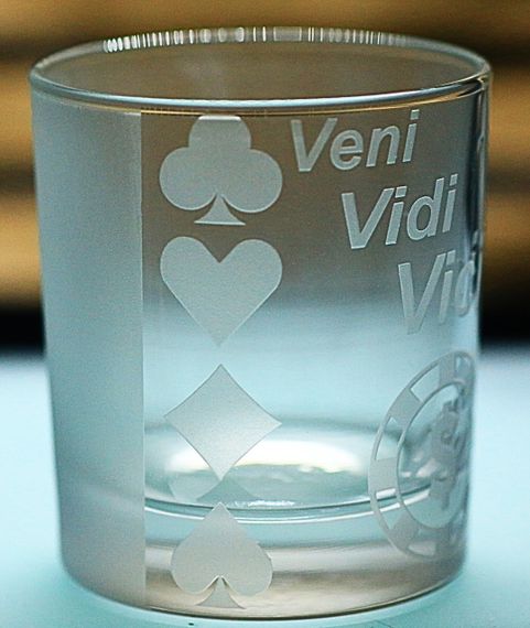 Подарункова склянка 300 мл для віскі соку води з гравіюванням Покер матовий | Зображення 1