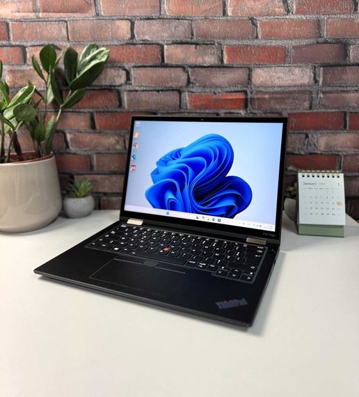 Ультрабук-трансформер Lenovo ThinkPad X13 Yoga Gen2 / 13.3" (1920x1080) IPS Touch / Intel Core i5-1145G7 (4 (8) ядра по 4.4 GHz) / 16 GB DDR4 / 256 GB SSD / Intel Iris Xe Graphics / WebCam / Стилус / Windows 10 Pro б/в | Зображення 2