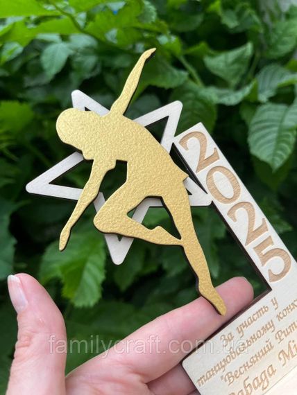 Іменний дерев’яний кубок-нагорода з гравіюванням за досягнення або активність | Зображення 2