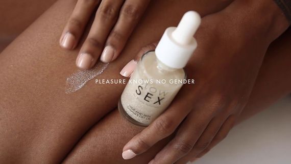 Сухое масло для тела и волос Slow Sex by Bijoux Indiscrets с мерцающими частичками sexstyle | Зображення 5