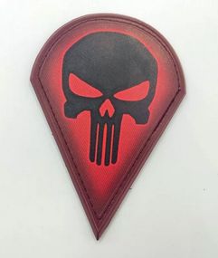 Шеврон Череп ДШВ резиновый (красный)