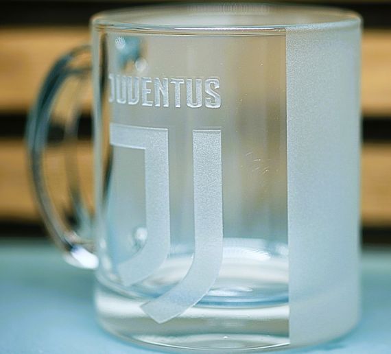 Подарункова скляна чашка для чаю та кави 320 мл з 3Д гравіюванням лого футбольного клуба ФК Ювентус | Зображення 2