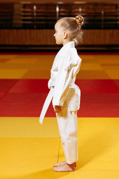 Біле дитяче кімоно для дівчаток, дзюдо, TM BUDOGI серія BEGINNER, зріст 130 см , щільність 350 гр/м.кв. | Зображення 4