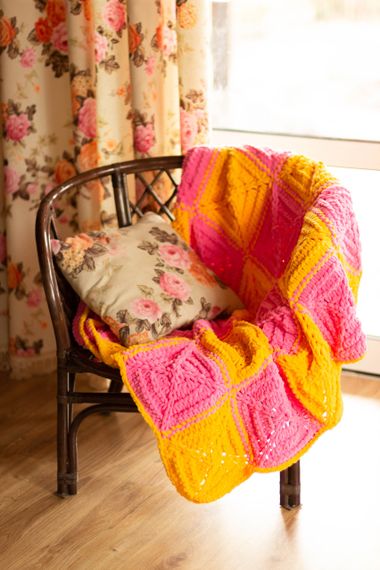 Пряжа ALIZE PUFFY FINE  216 насичений жовтий алізе пуфі файн фантазійна нитка плюшева | Зображення 1