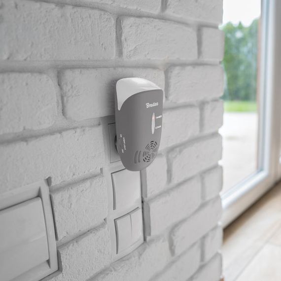 Електронний відлякувач гризунів та комах Bradas з лампочкою LED CTRL-ID303V | Зображення 1