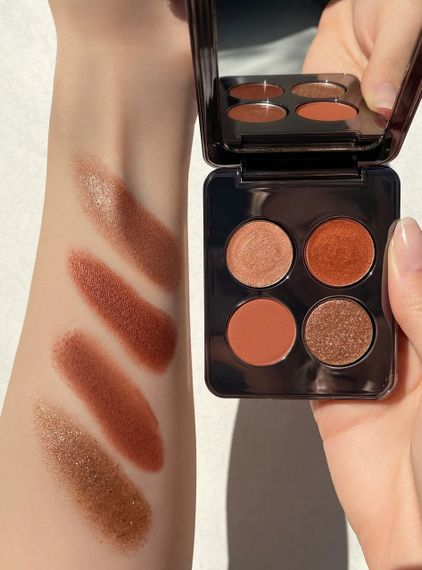 Палетка тіней ROEN Eyes On Me Eyeshadow Palette | Зображення 3