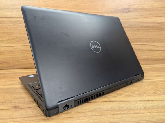 Ультрабук Dell Latitude 5590 / 15.6" (1920x1080) IPS Touch / Intel Core i5-8350U (4 (8) ядра по 1.7 - 3.6 GHz) / 8 GB DDR4 / 256 GB SSD / Intel UHD Graphics 620 / HDMI / WebCam / Windows 10 б/у + Подарок Беспроводная мышь / USB | Зображення 6