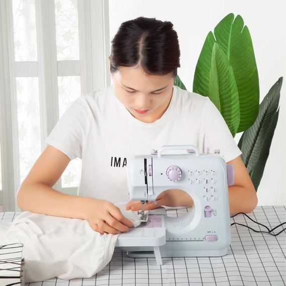 Швейная машинка электрическая 12в1, с оверлоком, WLSM-505 / Домашняя мини швейная машинка с педалью | Зображення 1